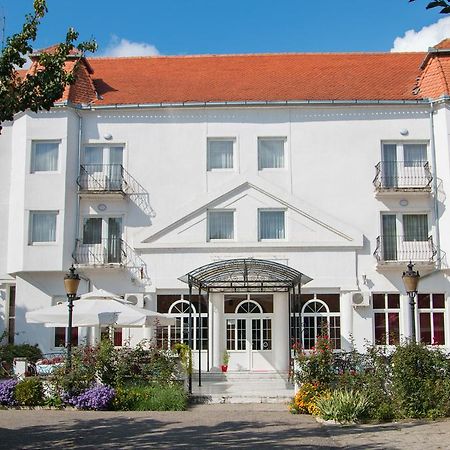 Hotel Beli Dvor à Sombor Extérieur photo