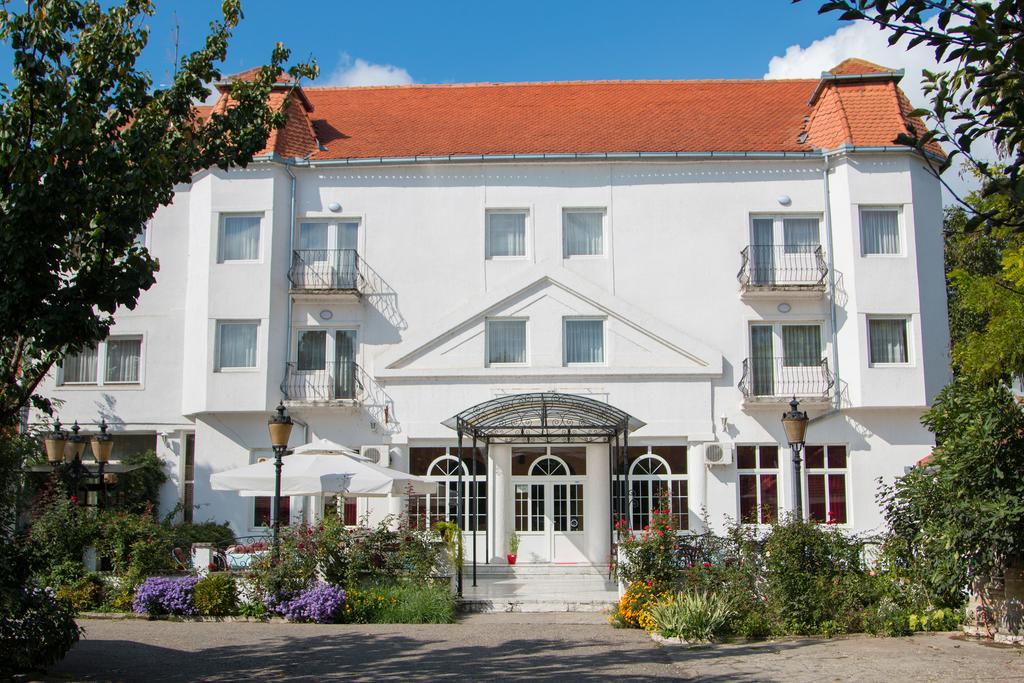 Hotel Beli Dvor à Sombor Extérieur photo