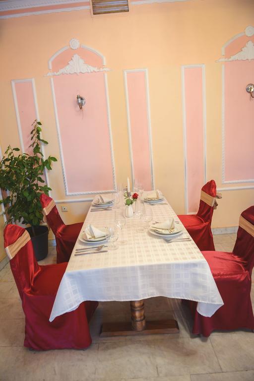 Hotel Beli Dvor à Sombor Extérieur photo
