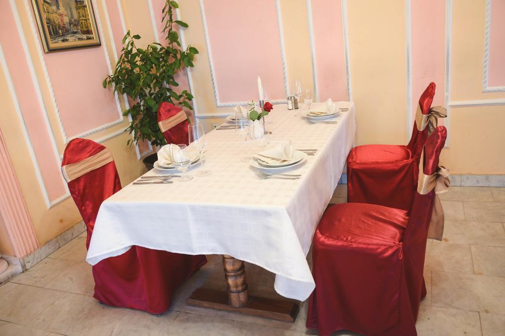 Hotel Beli Dvor à Sombor Extérieur photo