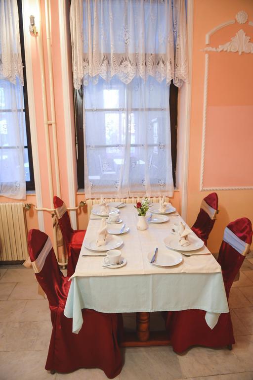 Hotel Beli Dvor à Sombor Extérieur photo
