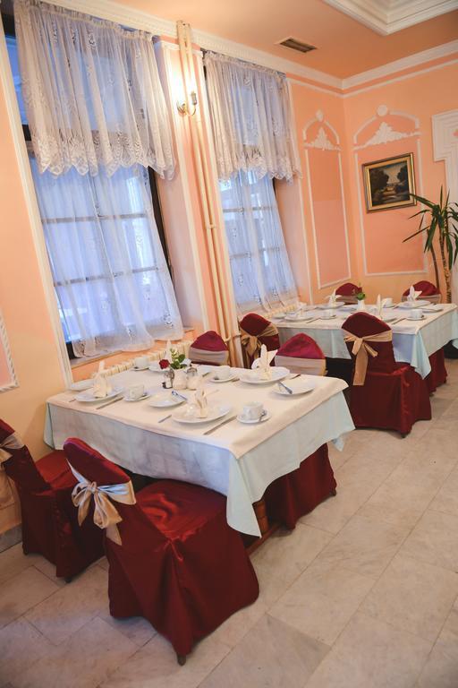 Hotel Beli Dvor à Sombor Extérieur photo